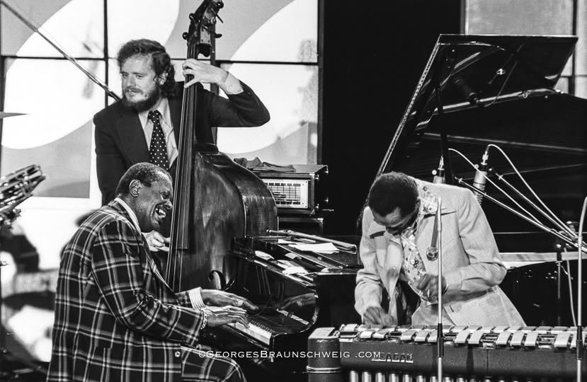 Oscar Peterson ,  Milt Jackson and Niels-Henning Ørsted Pedersen,  1975
''The  Montreux Jazz Collection ''

photo: Georges Braunschweig

#jazzphoto