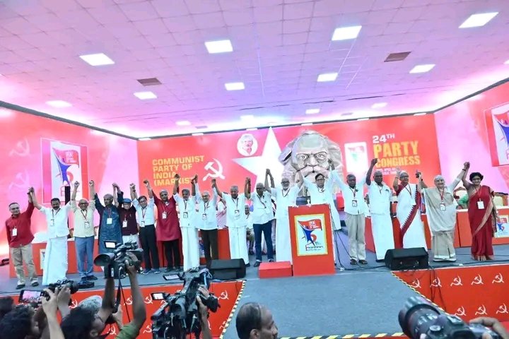 cpimRaj's tweet photo. Group photo after the announcement of the new Central Committee, Polit Bureau and General Secretary at the #CPIM24thPartyConference https://t.co/GTicC2ttlP