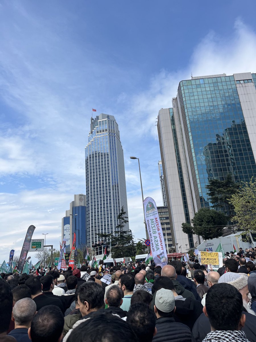 Siyonist konsolosluk önünde Katil İsrail ve ABD’ye tepkiler çığ gibi.Yaşasın Gazze direnişi,kahrolsun İsrail