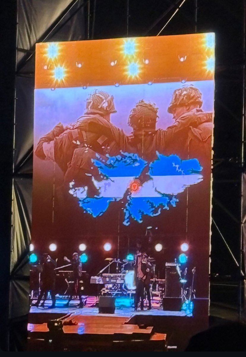Mientras tanto, ANDRÉS CALAMARO 👏🏻👏🏻👏🏻👏🏻👏🏻👏🏻