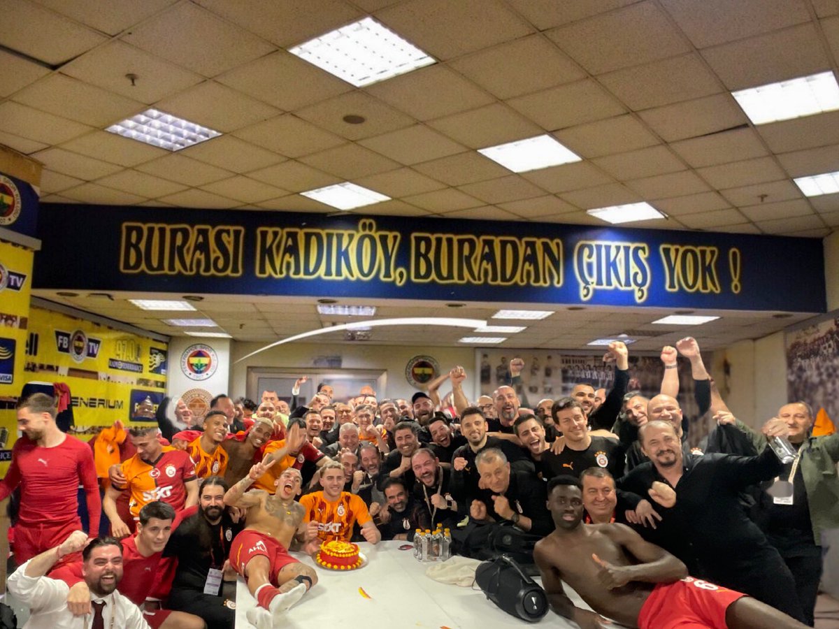 Demek her şey şurda şu poz verilmesin diye ha. 

ALIN O ZAMAN 😂 <a href="/Fenerbahce/">Fenerbahçe SK</a>