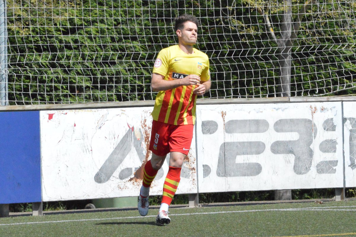 <a href="/UEVic_/">Unió Esportiva Vic</a> '69 | 0-0 | L'HEM TINGUT DE NOU!!!!!!!!

Falta penjada al punt de penal i cop de cap de Marqui que surt fregant el travesser!!!!!!!!!!!!