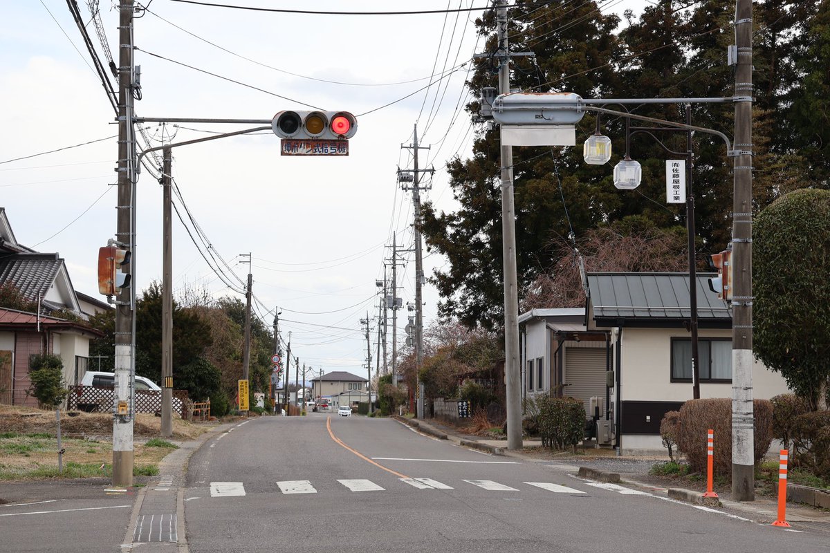 鏡石町大字羽鳥にある押しボタン式信号桜。 小野町のものは更新され