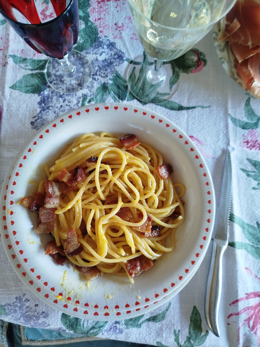 Onoriamo il #carbonaraday 🍝🙌