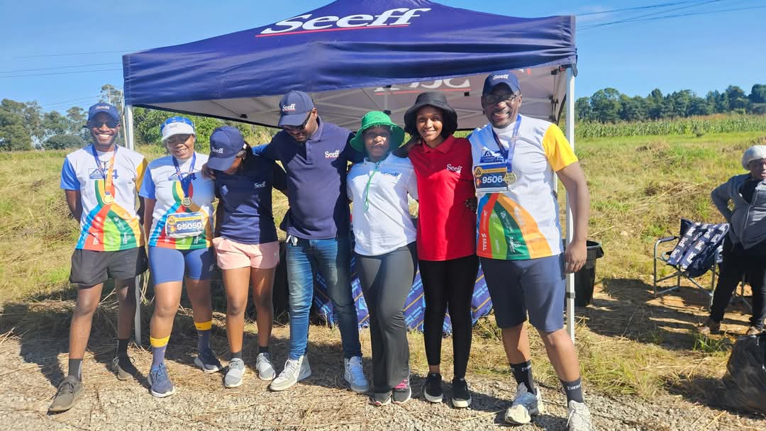 MikeTashaya's tweet image. The great outdoors today with @SeeffZimbabwe  both on the track and a brilliant water point for the 3000k+ who came out to run for the Nyaradzo Group.  It was great seeing many familiar faces and wonderful to have a moment to catch up with Sahwira Mukuru wacho Philip Mataranyika.