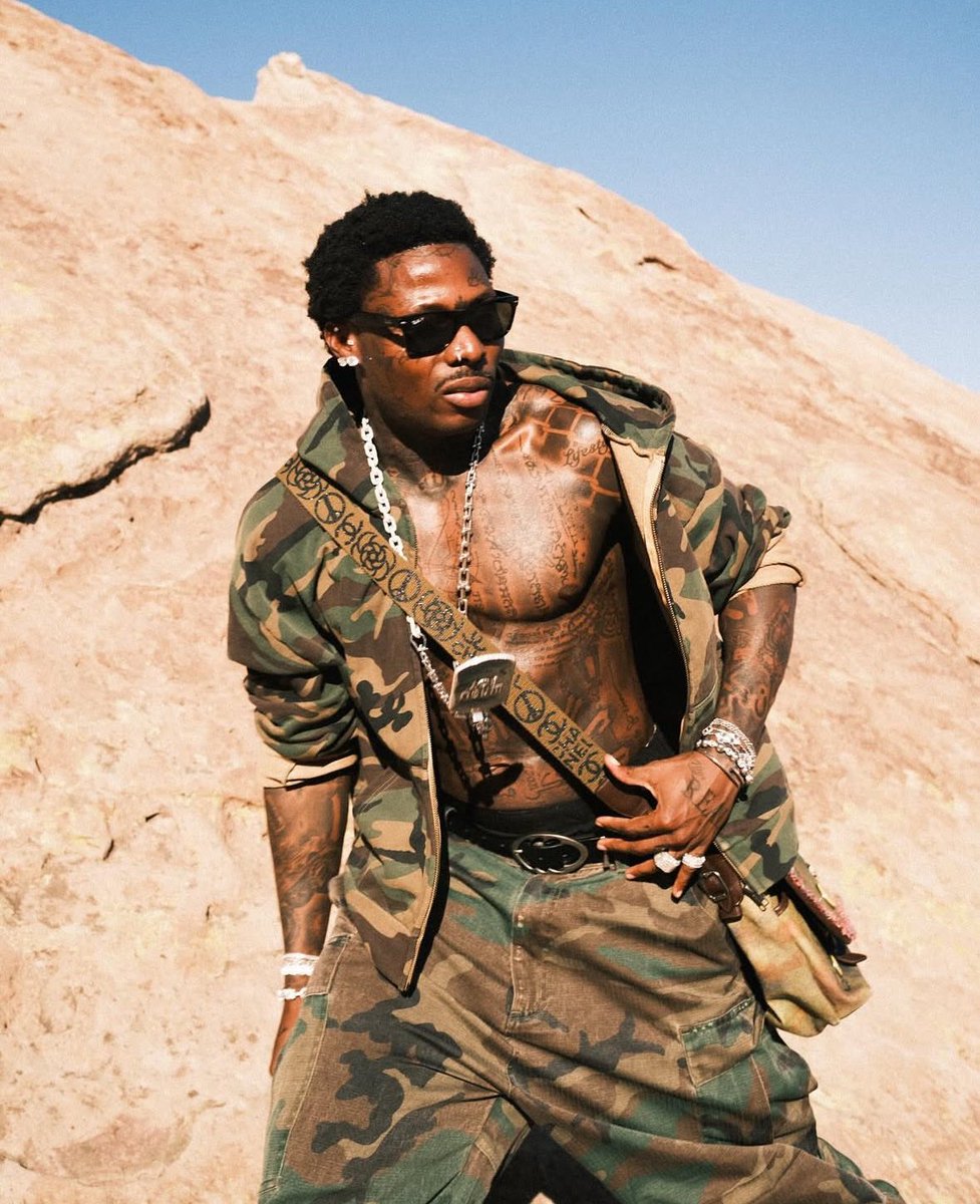 PoojaMedia's tweet image. Asake's body like Sergio Ramos.