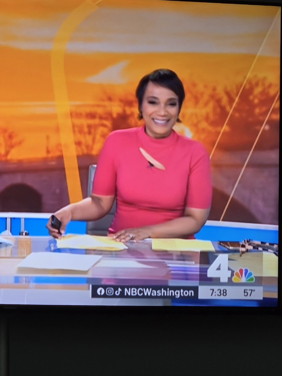 Ok! C'mon pixie cut. <a href="/MoletteGreen/">Molette Green</a> looking KA-YOOT!🔥💜