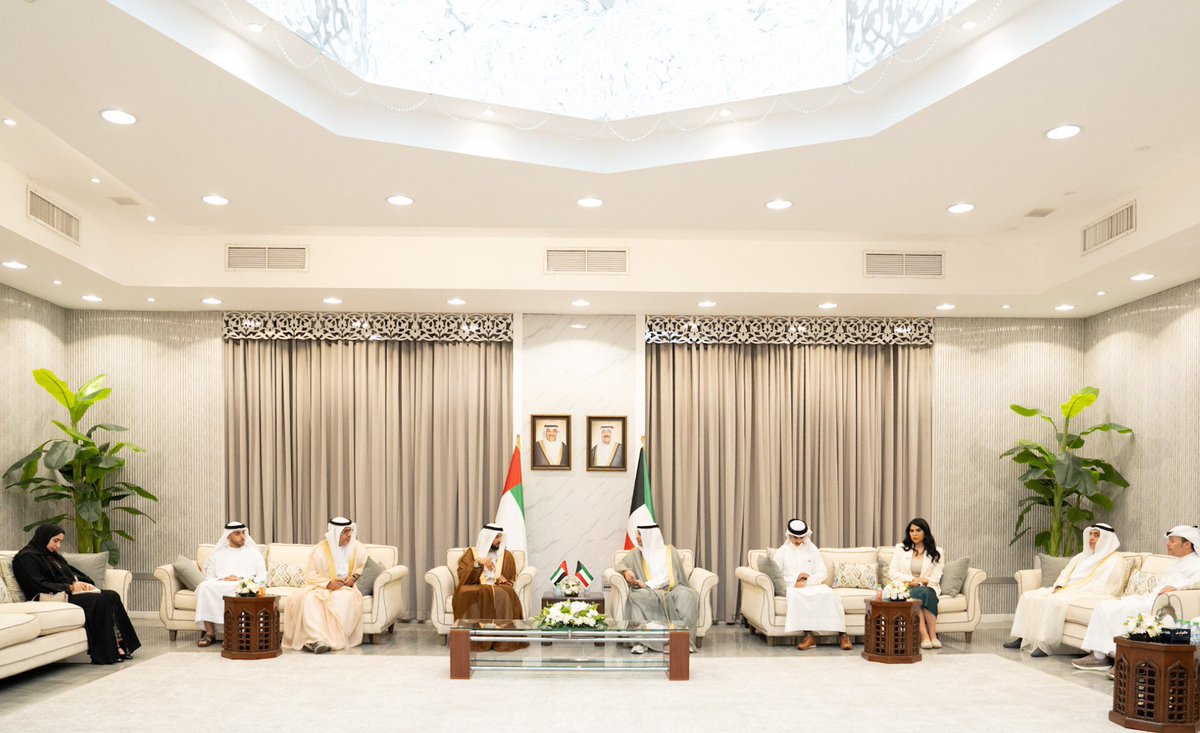 وزير الإعلام والثقافة ووزير الدولة لشؤون الشباب عبدالرحمن المطيري يبحث مع وزير الدولة لشؤون الشباب في دولة الإمارات العربية المتحدة الشقيقة د. سلطان النيادي سبل تعزيز العلاقات والتعاون المشترك بين البلدين في مختلف المجالات الشبابية

- الوزير عبد الرحمن المطيري: تعزيز العمل