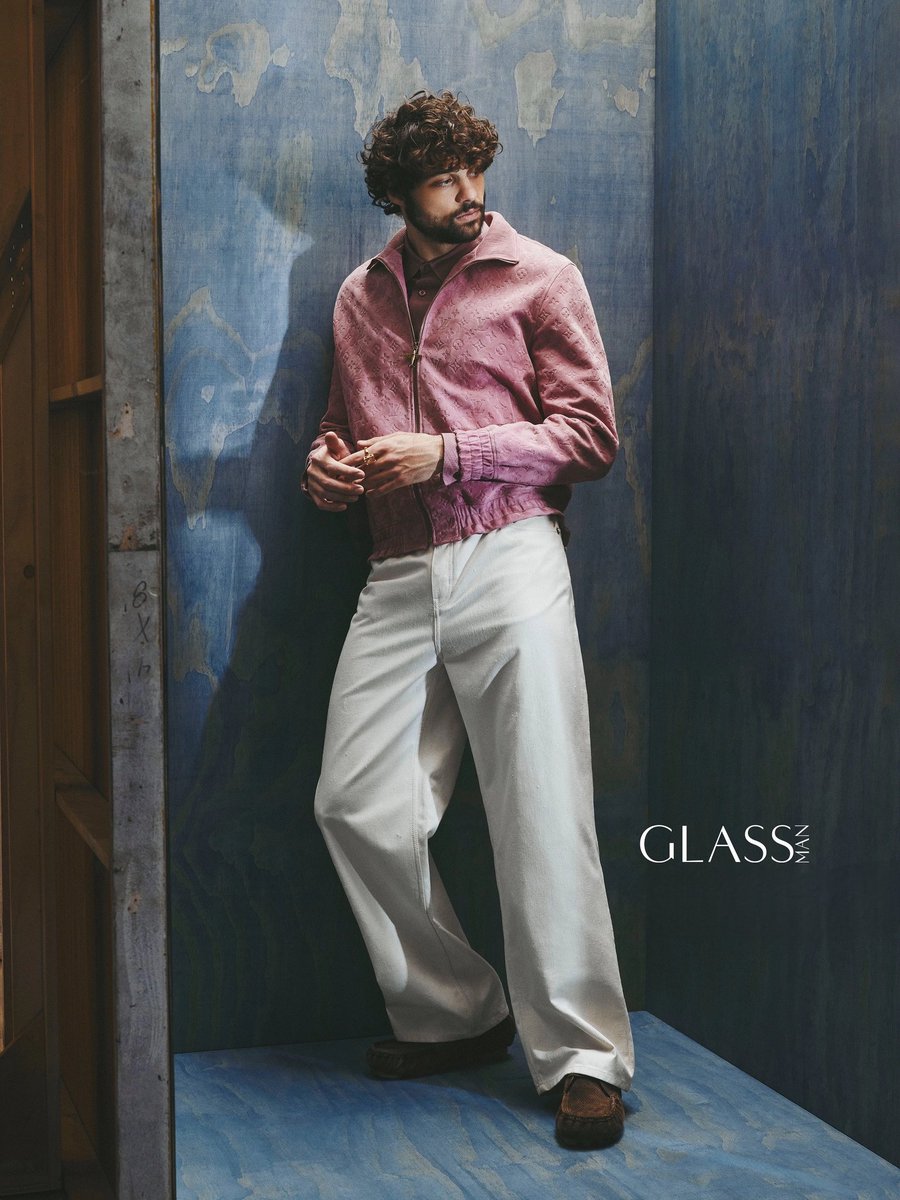 onlynoahcent's tweet photo. Noah with Glass magazine 🔥🔥🔥 https://t.co/cQkYtYAR3K