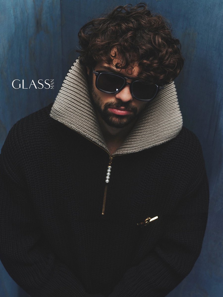 onlynoahcent's tweet photo. Noah with Glass magazine 🔥🔥🔥 https://t.co/cQkYtYAR3K