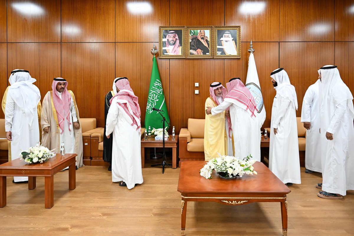 IMSIU_edu_sa's tweet image. بحضور معالي رئيس الجامعة أ.د. أحمد بن سالم العامري..
#جامعة_الإمام تقيم حفل المعايدة السنوي لمنسوبيها، اليوم الأحد  8/ 10/ 1446، بمناسبة حلول #عيد_الفطر_المبارك1446، بمشاركة وكلاء الجامعة، وعمداء الكليات والعمادات، ورؤساء الأقسام والمراكز العلمية، ومنسوبي الجامعة من أعضاء هيئة…