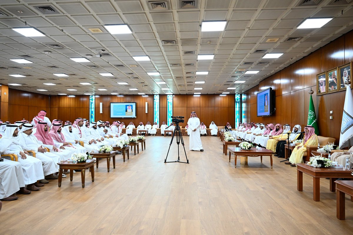 IMSIU_edu_sa's tweet image. بحضور معالي رئيس الجامعة أ.د. أحمد بن سالم العامري..
#جامعة_الإمام تقيم حفل المعايدة السنوي لمنسوبيها، اليوم الأحد  8/ 10/ 1446، بمناسبة حلول #عيد_الفطر_المبارك1446، بمشاركة وكلاء الجامعة، وعمداء الكليات والعمادات، ورؤساء الأقسام والمراكز العلمية، ومنسوبي الجامعة من أعضاء هيئة…