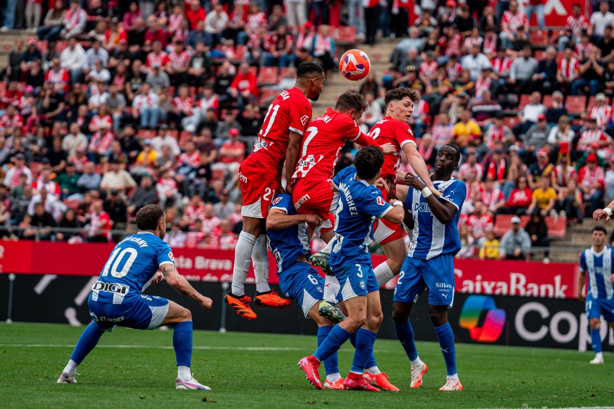 CristhianStuani's tweet image. Siempre sale el sol ☀️
Tots junts 🔴⚪️ #somhigirona #orgullgironí 💪💪