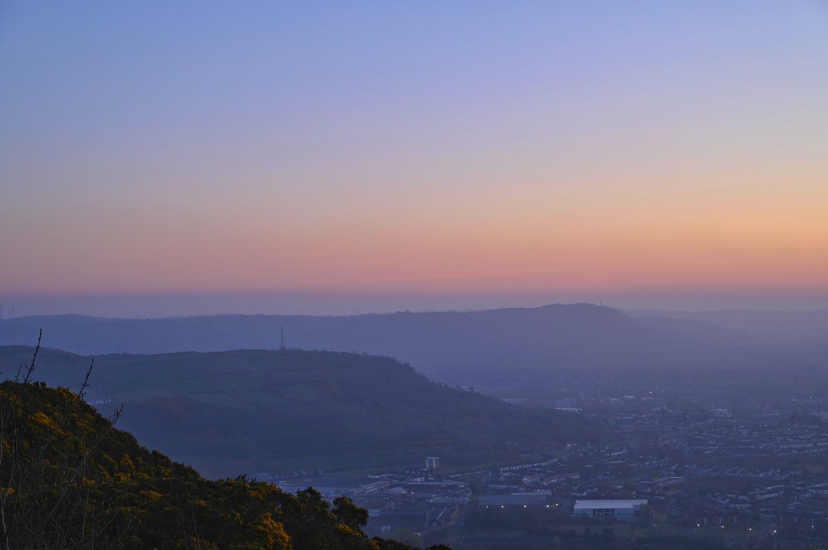 Sunrise at Cavehill yesterday!
<a href="/Louise_utv/">Louise Small</a>  <a href="/WeatherCee/">Cecilia Daly</a> <a href="/ThePhotoHour/">#ThePhotoHour</a> <a href="/StormHour/">#StormHour</a> <a href="/organicbotanic/">Sue McBean - @organicbotanic.bsky.social</a> <a href="/DiscoverNI/">Northern Ireland</a> <a href="/VisitBelfast/">Visit Belfast</a> <a href="/love_belfast/">Love Belfast ❤️</a>