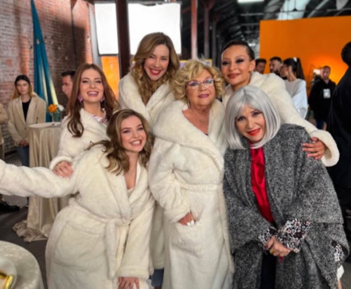 Gn2arRIWwAAaaf9?format=jpg&name=medium