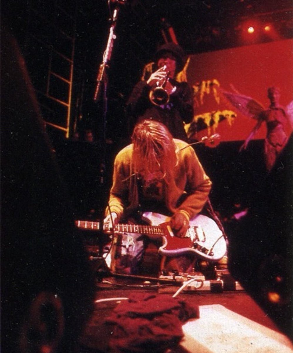 cobainarchived's tweet photo. Kurt Cobain - 📍Alumni Arena, University at Buffalo, Amherst, NY. 🗓️ November 5th, 1993. 📸 Photos by Seiji Matsumoto. https://t.co/JHyOQMa1FY