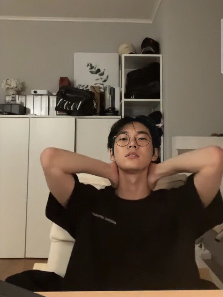 sideofsav's tweet photo. his birthday (3)
#davianoline

kim doyoung few tweets au
©sideofsav https://t.co/DL6qDFP1h5