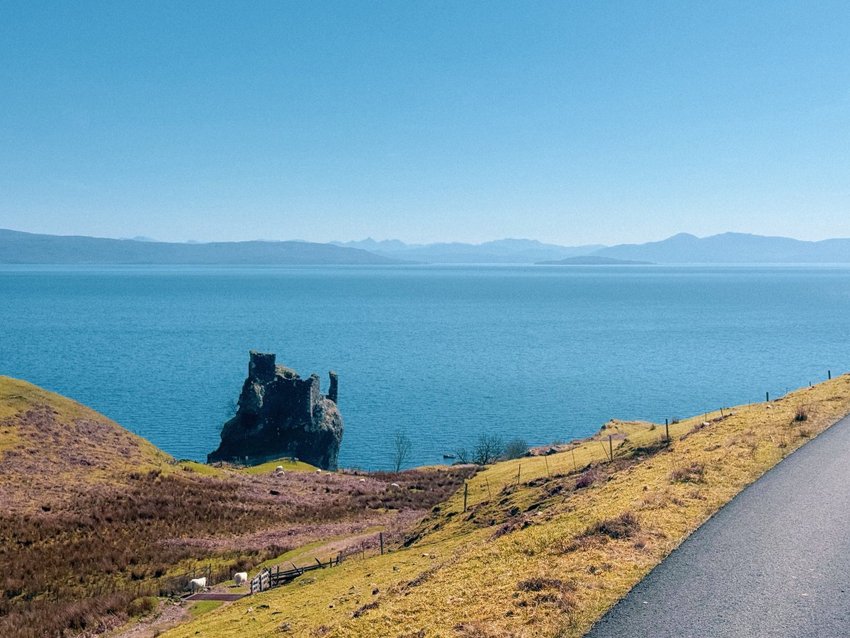 Brochel castle basking in the baking heat ☀️  🏰