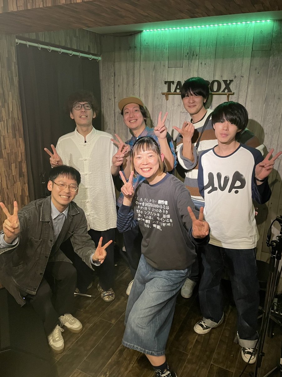 tentauofficial's tweet photo. 昨夜は西田辺TADBOX 、初のブッキングに呼んで頂きました！
和気あいあい、楽しいライブになりました☆
みなさんありがとうございましたー！ https://t.co/GKFTmxX5Xu