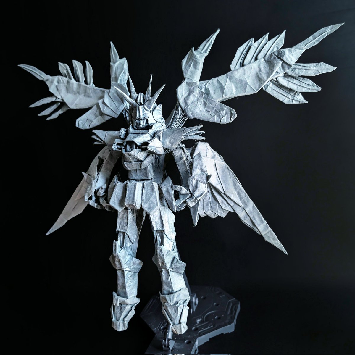 Wing Gundam zero (EW)
Designed by Kim Youngwoong  
<a href="/origami_kimiro/">김영웅</a>

#JTOU2025 に展示するために頑張りました。
間に合ってよかった。

#折り紙 #ウイングガンダムゼロ
#ガンダム