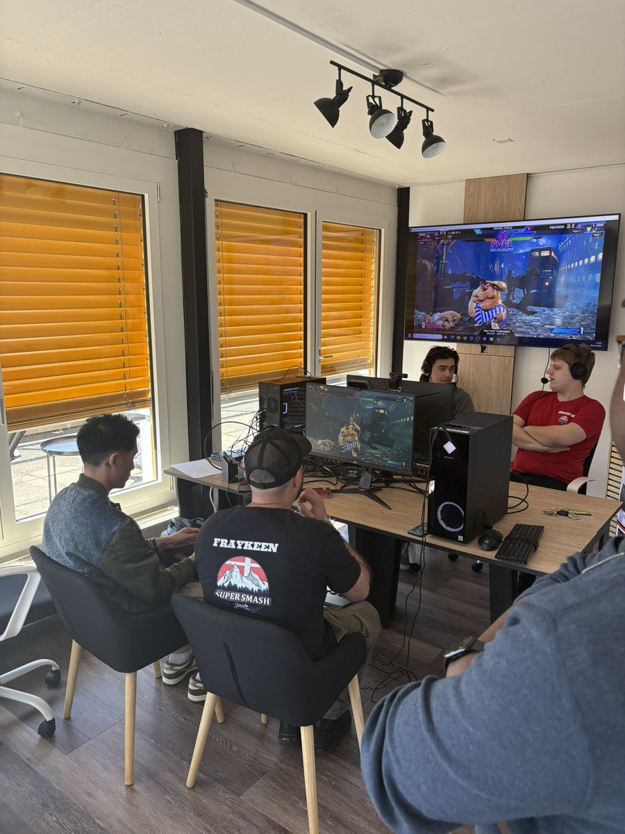 WoN | Lowlig (@_lowlig_) on Twitter photo La final street fighter en cours a <a href="/3emelieu_ch/">3èmelieu 🇨🇭</a>
Merci encore à <a href="/lausanneesports/">eLS | Lausanne-Sport Esports</a> pour le matos de stream 💙
twitch.tv/swissvfl La final street fighter en cours a <a href="/3emelieu_ch/">3èmelieu 🇨🇭</a>
Merci encore à <a href="/lausanneesports/">eLS | Lausanne-Sport Esports</a> pour le matos de stream 💙
twitch.tv/swissvfl