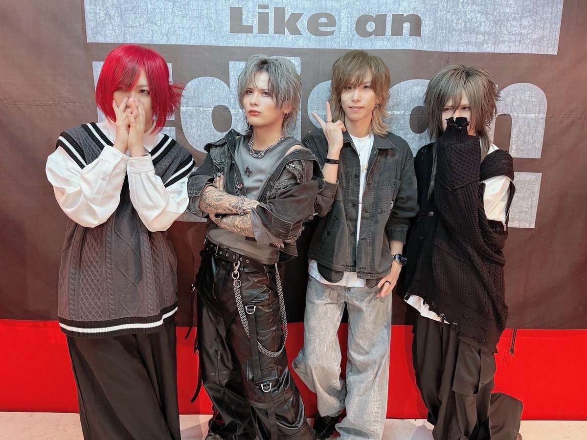 Royz_official tweet picture