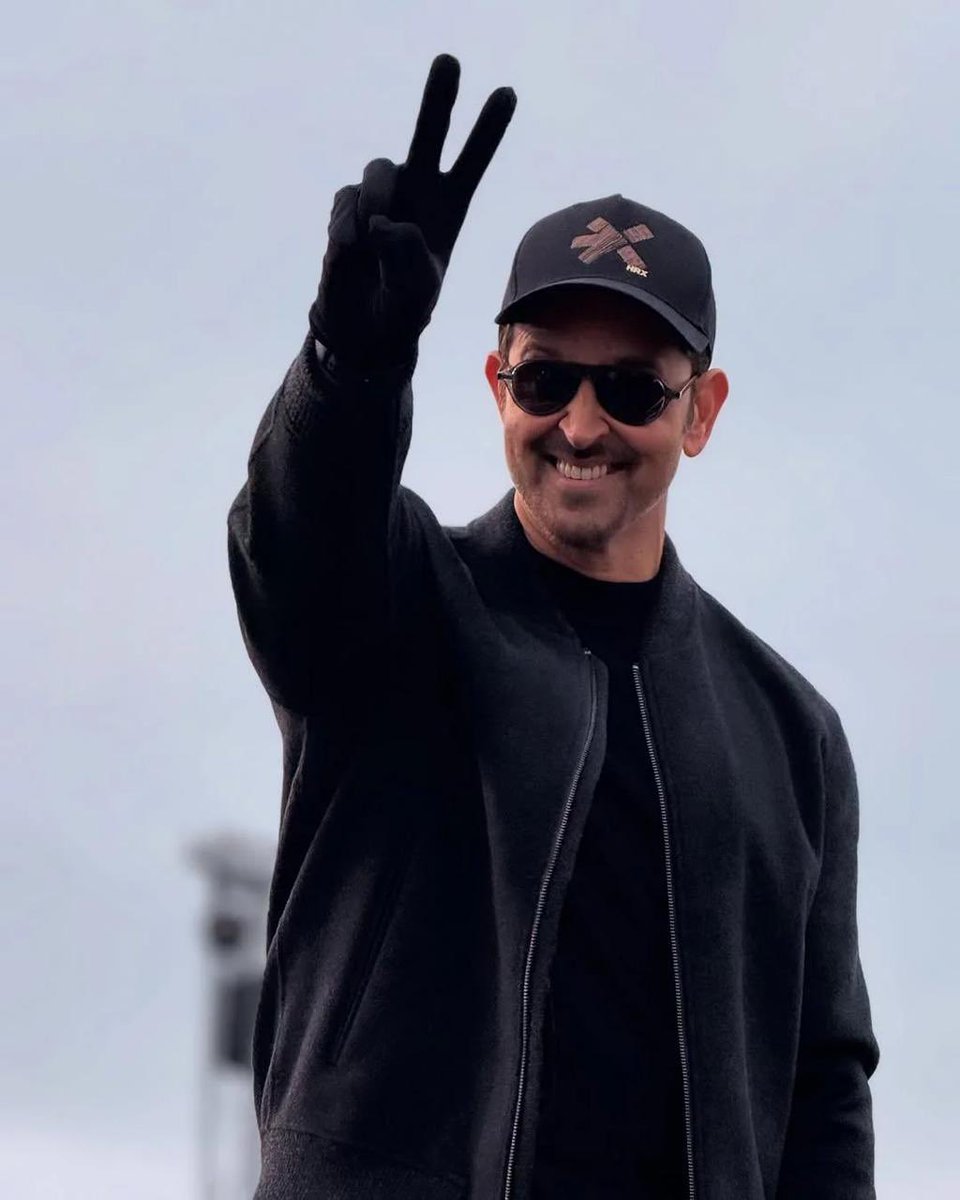 #SpottedInHRX 

Get yours now: bit.ly/HRXCapsShopNow 🧢 

#HrithikRoshan