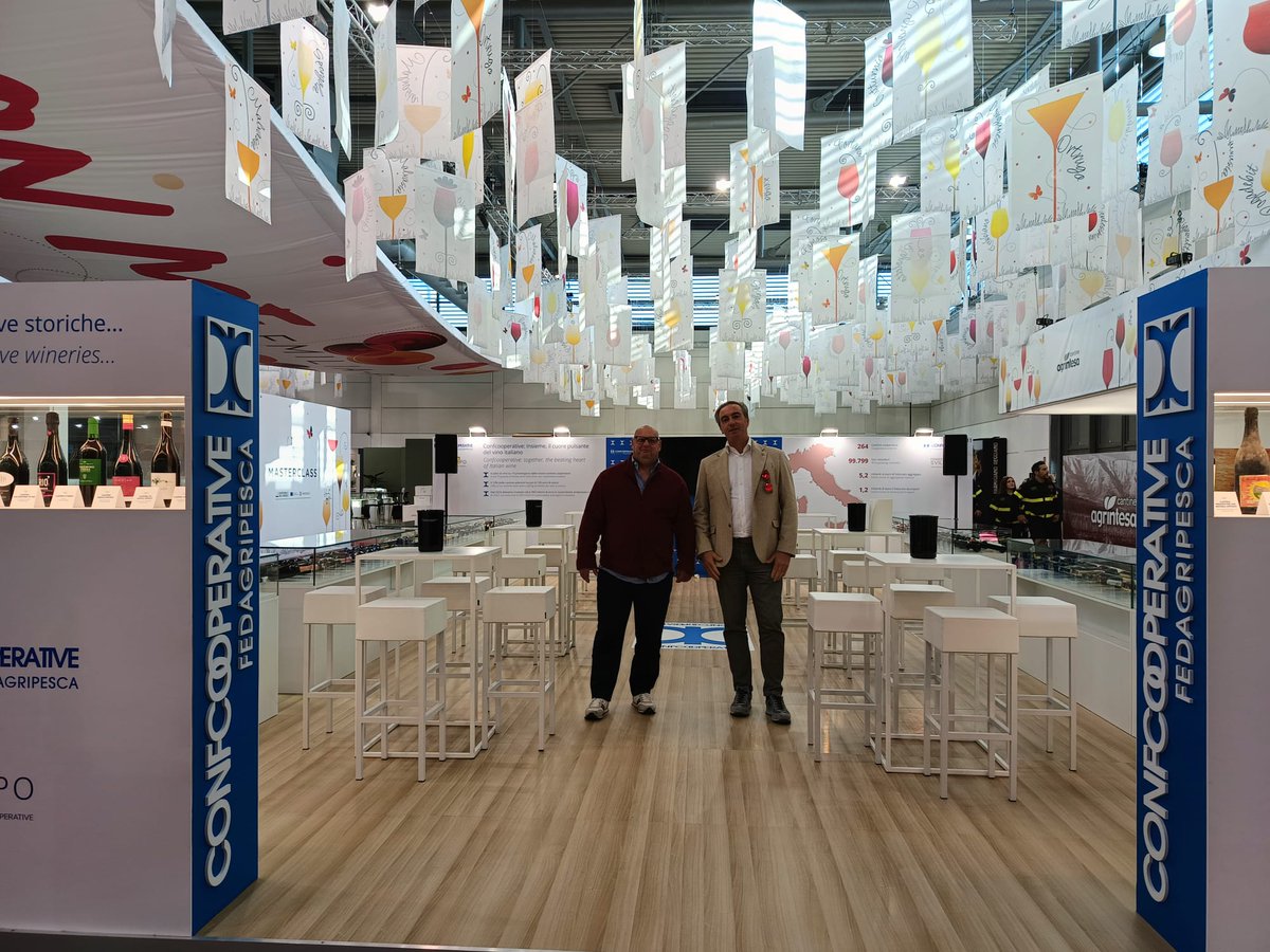 L’Italia del vino in un vigneto: la forza dei nostri 100.000 soci produttori delle cooperative agricole. Il #VinitalyItalia la vetrina più grande.  Per noi, da Ferrara, anche il vice presidente, area pesca, #VadisPaesanti. <a href="/VinitalyTasting/">Vinitaly</a> 6/9 aprile 2025! Vi aspettiamo a Verona!