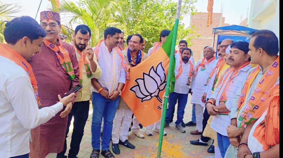 YogendraAdv's tweet photo. भारतीय जनता पार्टी के ४६वे स्थापना दिवस के उपलक्ष्य में जिला कार्यालय चंदौली पर आयोजित  कार्यक्रम में आदरणीय जिलाध्यक्ष श्री काशीनाथ सिंह जी एवं देवतुल्य कार्यकर्ता बंधुओं के साथ………
#BJP4India
#BJP4UP
#DrMahendraNathPandey
#KashiNathSingh
#BJPChandauli
#BJPSthapanaDivas https://t.co/w5MNwJmzpr