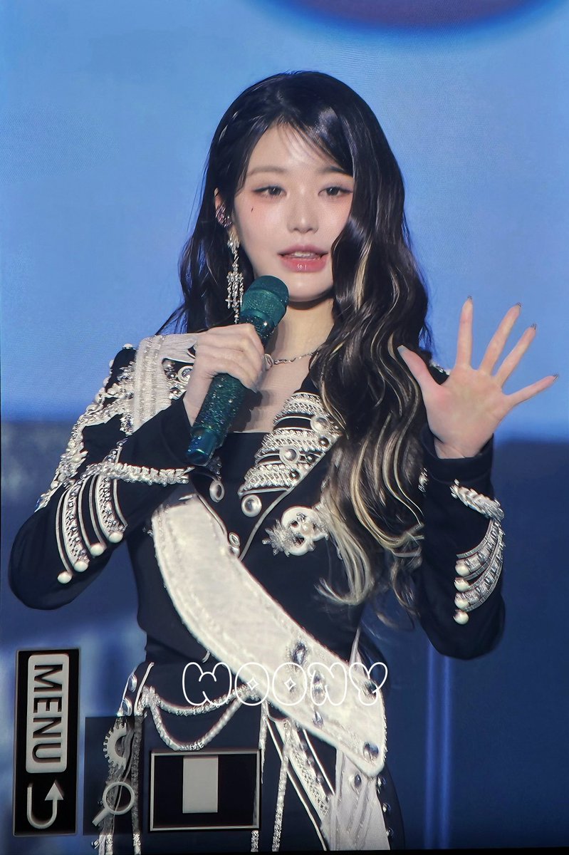 Hwoonyyy's tweet photo. 250406 빛나다✨💫

#장원영 #JANGWONYOUNG #ウォニョン #아이브 #IVE #IVE_SCOUT https://t.co/Zv9jxlk7SR