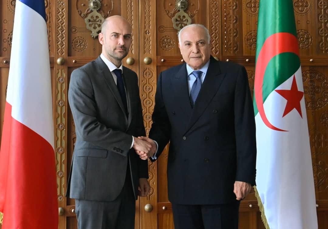 LeLienofficiel's tweet photo. 📸🇩🇿🇫🇷 Images des discussions en cours entre le ministre algérien des Affaires étrangères et son homologue français à Alger. 

#Algérie #France #Attaf #Barrot #AlgérieFrance https://t.co/7CCUQorSQd