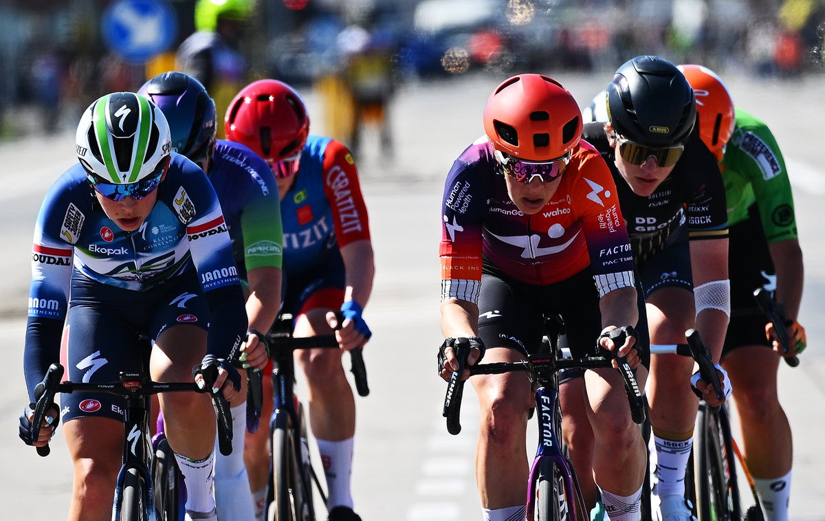 Race update after 35km:

7 riders in the break with a 4:37 lead over the peloton.
🇳🇱 Nicole Steigenga
🇩🇪 Franziska Brauße
🇩🇪 Romy Kasper
🇫🇷 Alison Avoine
🇳🇱 Britt De Grave
🇬🇧 April Tacey
🇮🇪 Aoife O'Brien

#RVVwomen #UCIWWT #RondeVanVlaanderen