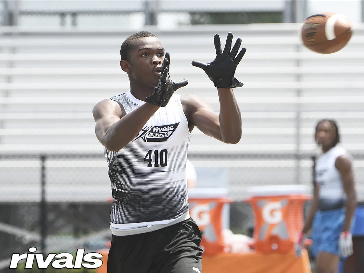 VolReport.com | Tennessee Volunteers on Rivals.com (@tennesseerivals) on Twitter photo 2026 4⭐️ in-state ATH Joel Wyatt (<a href="/JoelWyatt832007/">Joel Wyatt</a>) took a recent trip to Knoxville to see Tennessee.
"When I come up here, it's like home basically."
➡️ Tennessee.rivals.com/news/in-state-… 2026 4⭐️ in-state ATH Joel Wyatt (<a href="/JoelWyatt832007/">Joel Wyatt</a>) took a recent trip to Knoxville to see Tennessee.
"When I come up here, it's like home basically."
➡️ Tennessee.rivals.com/news/in-state-…