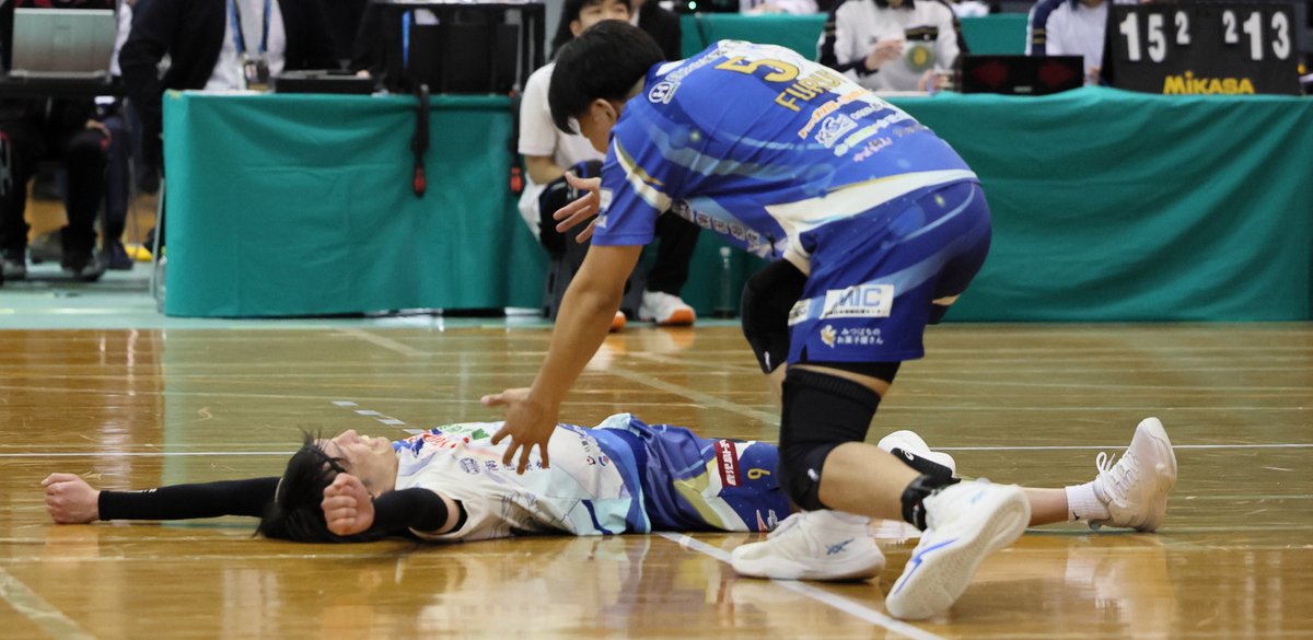 プレーオフ優勝おめでとうございます！
勝利の瞬間（その1）
#vleague 
#volleyball 
#プレーオフファイナル 
#フラーゴラッド鹿児島  
#フラゴラ 
#王者