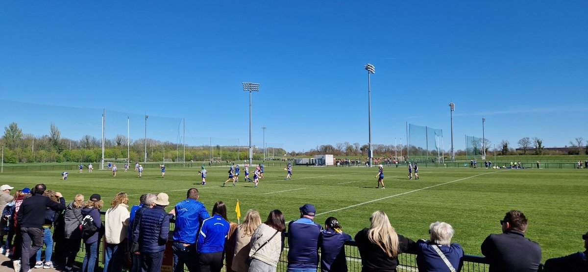 Ta aiseanna iontach ag an CLG amach i Abbotstown. 10 cluichí ceannas ar siúl maidin is tráthnóna seo do Féile Camógaíochta Átha Cliath. Na <a href="/GaelOga/">Oga Gael</a> ag imirt clg Beann Éadair faoi láthair 
<a href="/officialgaa/">The GAA</a>