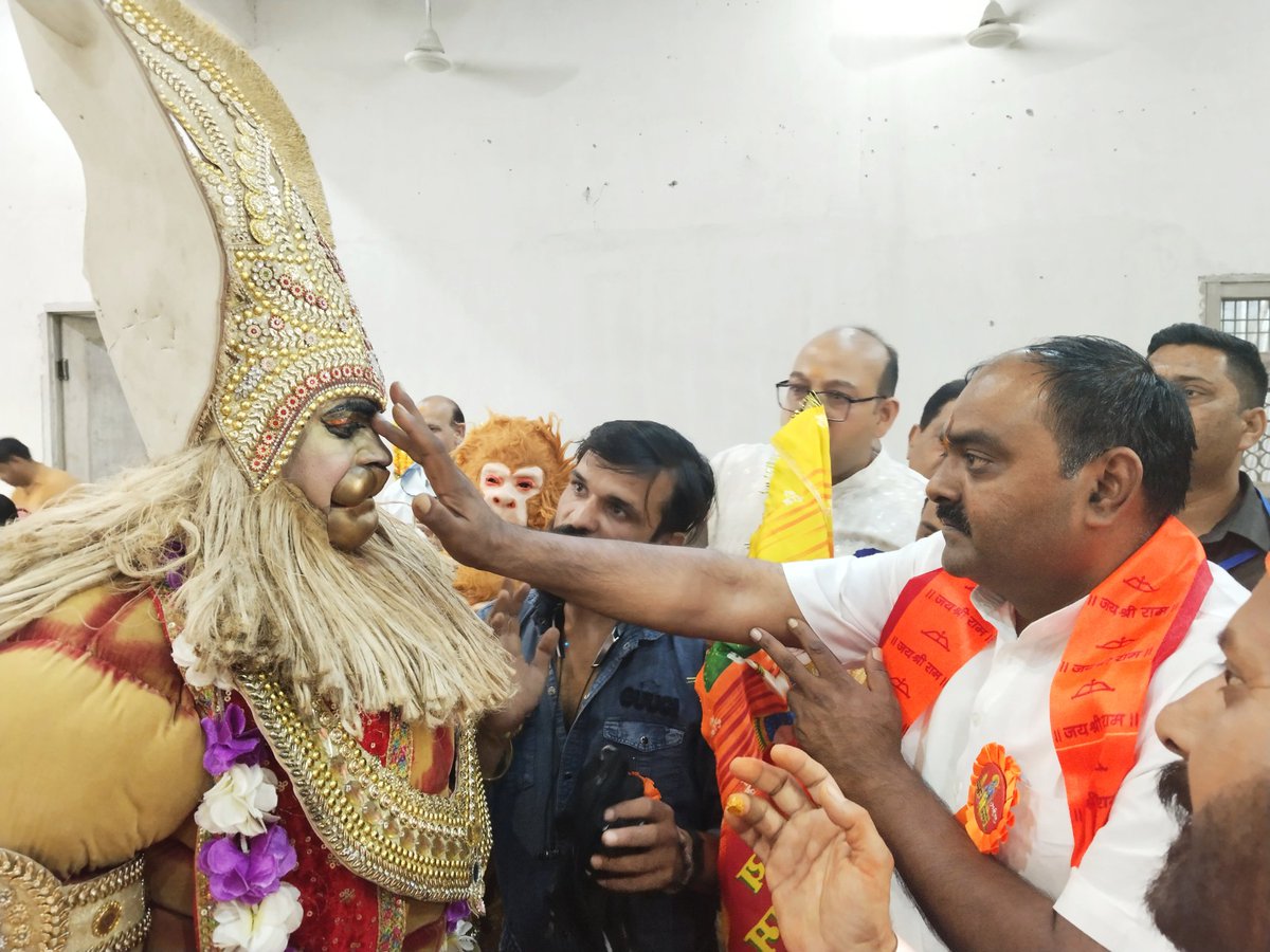 dushyantbhatbjp's tweet photo. रामनवमी के पावन अवसर पर मॉडल टाऊन आहूजा स्वीट्स स्थित श्री राम मंदिर कमेटी द्वारा आयोजित प्रभु श्री राम जी की शोभा यात्रा में सम्मलित होकर प्रभु श्री राम जी का आशीर्वाद प्राप्त हुआ। https://t.co/QQwIexLYWz
