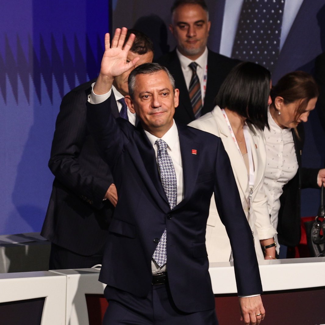 CHP Genel Başkanlık seçimi sonuçları:

•  Geçerli oy: 1171
•  Özgür Özel: 1171