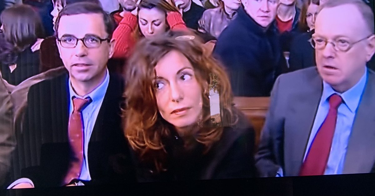 JacquesLamazere's tweet photo. @madamebretzel Le visage de la personne à gauche sur la photo prise lors du procès du côté de la famille Cantat me dit quelque chose, mais je n’arrive pas à mettre le nom dessus. https://t.co/ho8IB80jjH
