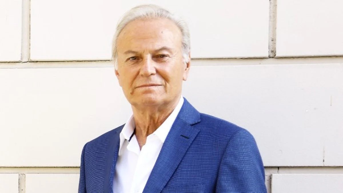 Ediz Hun: “Fikirleriyle yarını inşa eden gençlerin sesini kısmak, geleceğe ket vurmaktır.

Gençlerin ifade özgürlüğü korunmalı, tutuklu bulunan gençler serbest bırakılmalıdır.”