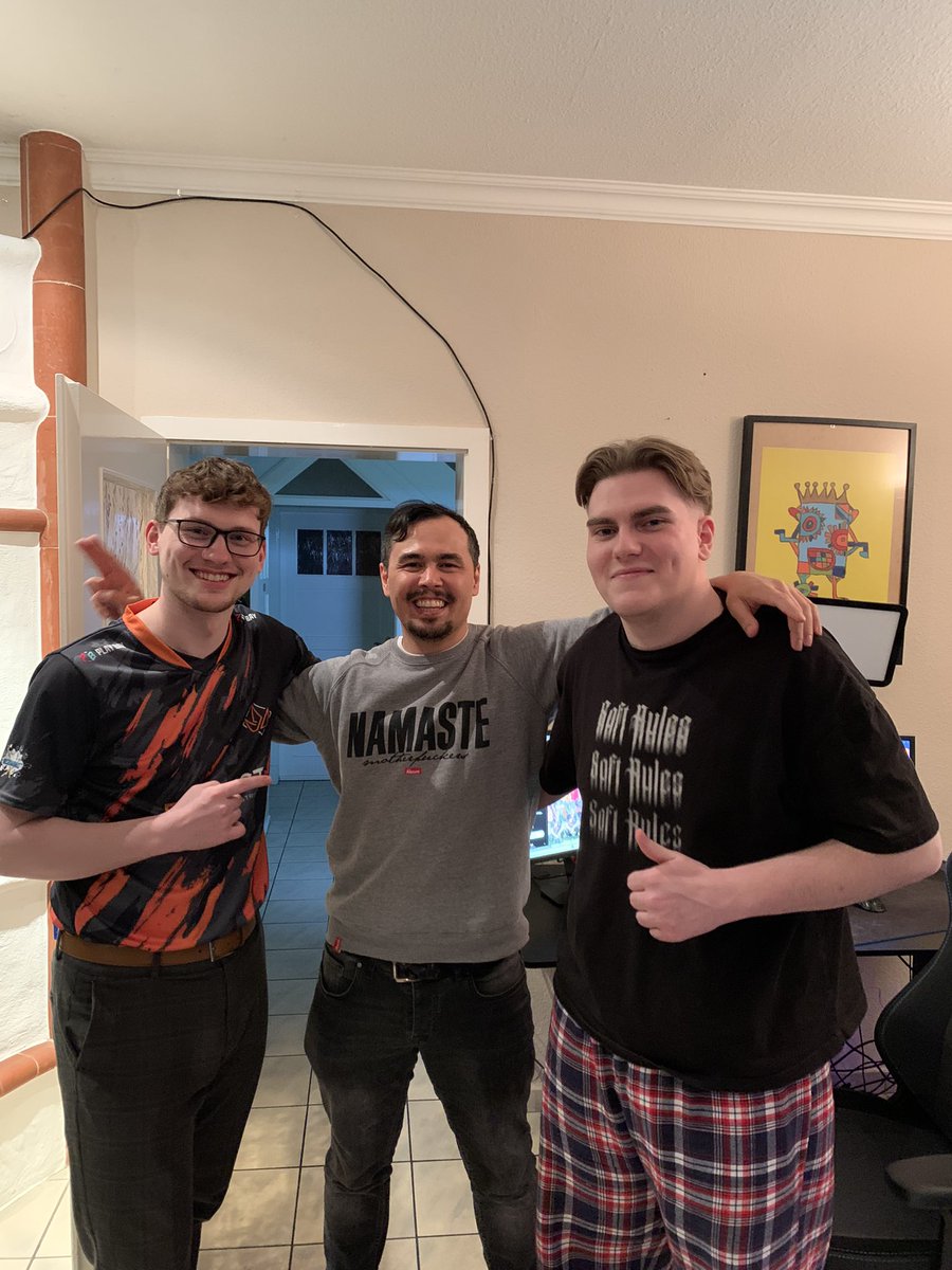 fREShCS1's tweet image. Mal schauen was da die TikTok Brüder heute so regeln!
Möge das bessere Team gewinnen! 🏆
@regnum4games #OLDSQL
🆚
@ProjectMinerva_
19:00 Uhr!