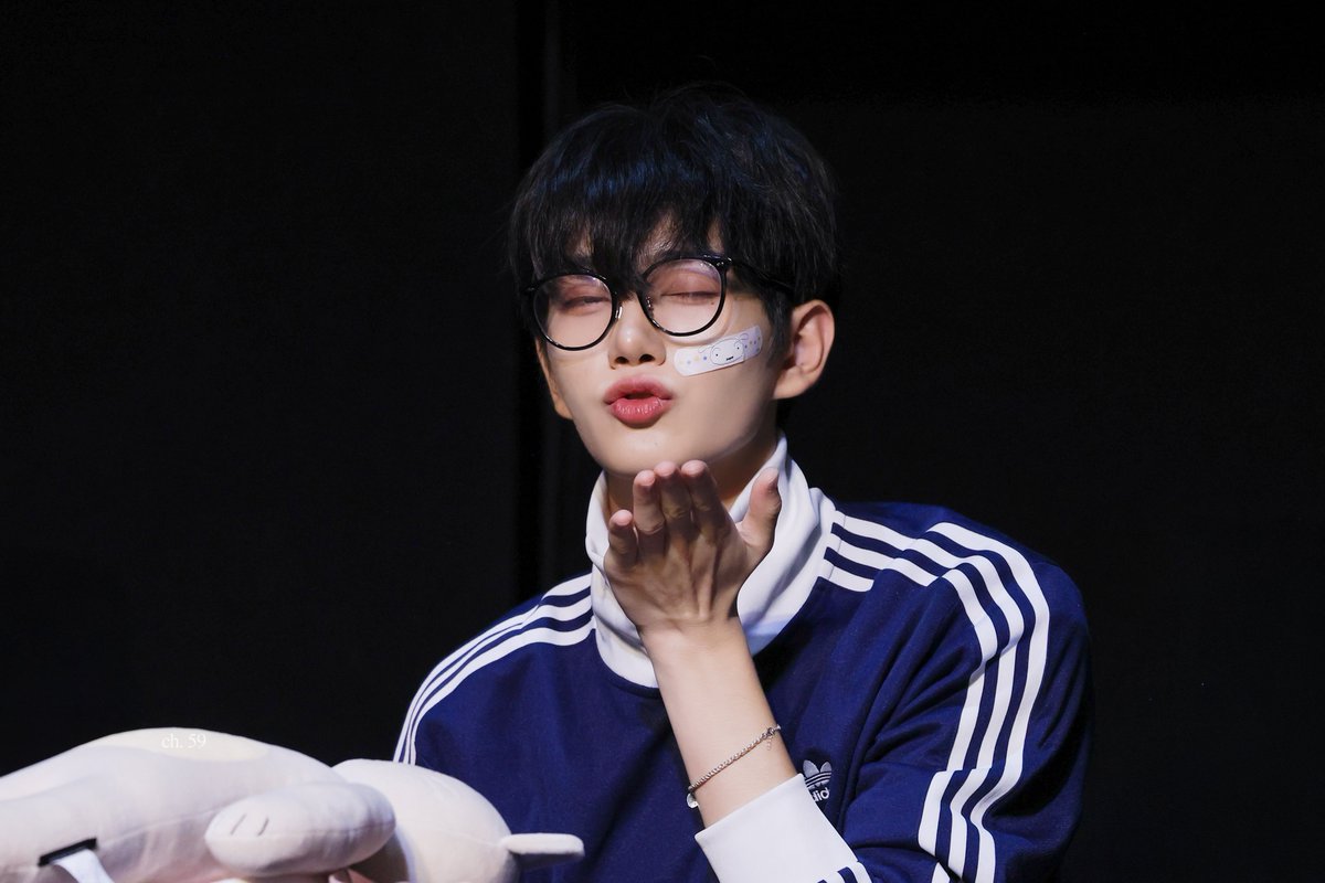 240922 점프업 팬사인회🦊

윙크도 이젠 꽤나 하시네여

#drippin #드리핀 #주창욱 #창욱 #joochanguk #changuk