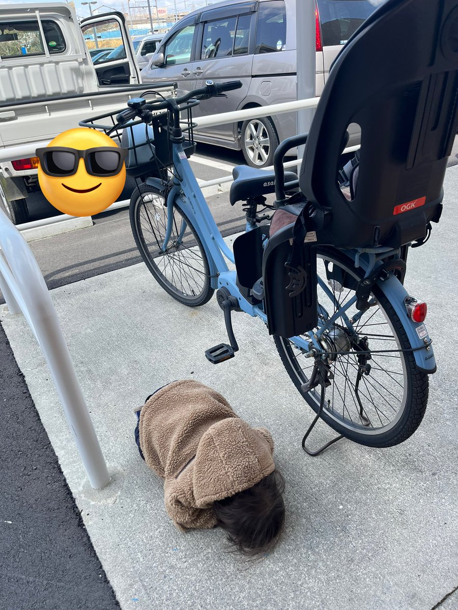 mtmt6879's tweet photo. ねえ毎日これなんだけどwwwww
気に入らないとすぐ地面に突っ伏して泣き喚くでもなく静かにじーっと丸まるの…
最高に2歳児やってんな😌 https://t.co/thXxmEIWWh