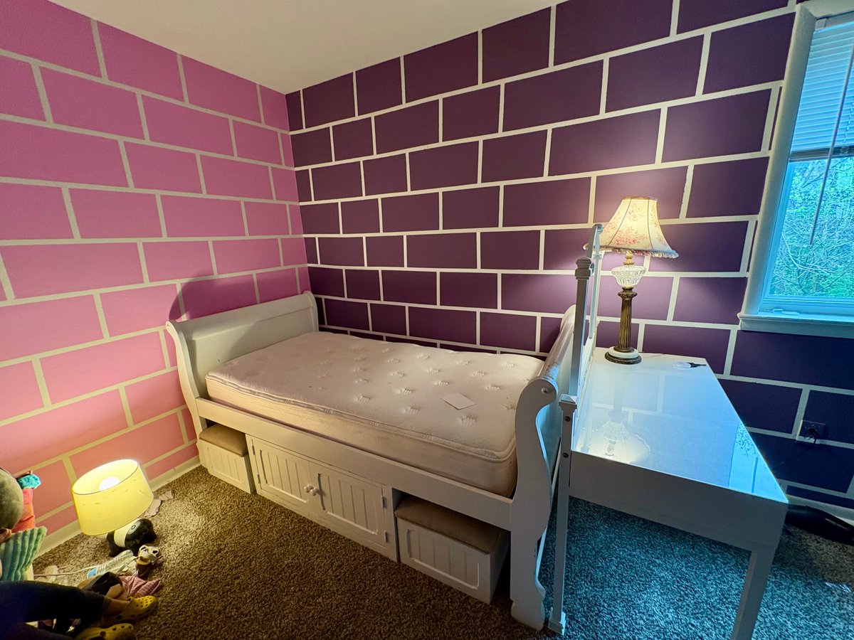 Ten Alexandria families received furniture this weekend thanks to our volunteers from Old Presbyterian Meeting House, Friends of Guest House and our community. Want to spend a Saturday morning or Sunday afternoon helping the ALIVE! Furniture Program? More: alive-inc.org/we-need-volunt…