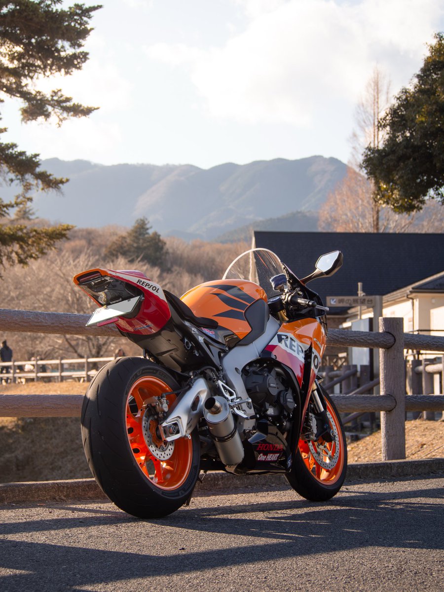Naka_CBR1000RR's tweet photo. 名前：那珂ちゃん
性別 :  男
年齢：22歳
身長：172cm
住み：神奈川
車種：CBR1000RR
好き：寝る事

#バイク乗りとして軽く自己紹介 
 #バイク乗りと繋がりたい 
 #バイク好きと繋がりたい
#cbr1000rr
 #SC59 https://t.co/ybn6DMvb2L