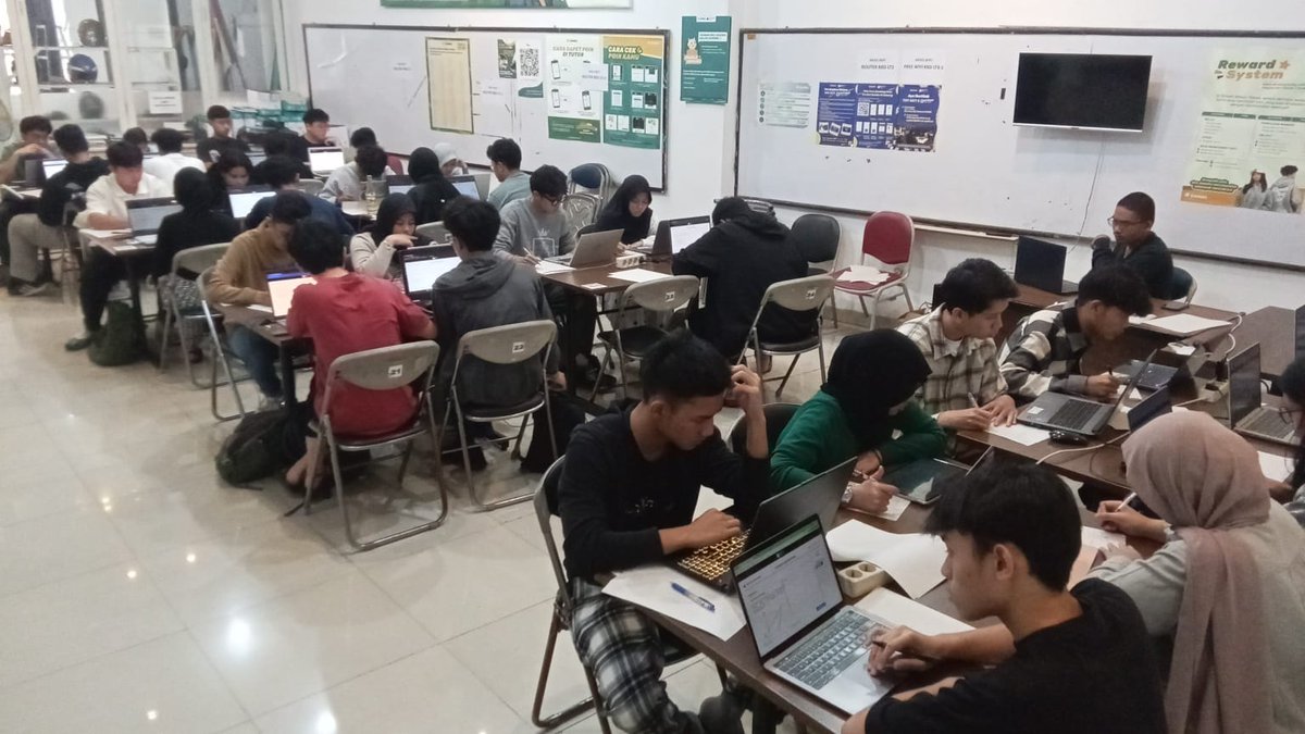 herwan_1311's tweet photo. Fokus maksimal! Siswa RBD sedang serius mengerjakan TO 9 sebagai bagian dari persiapan menuju SNBT 2025. Semangat terus, pejuang kampus impian!"

#TO9 #RBD #TryOutSNBT #SNBT2025 #PejuangPTN #BelajarBareng #FokusUjian #RBDHebat #SemangatSNBT #MenujuKampusImpian https://t.co/taSGy5dzC4