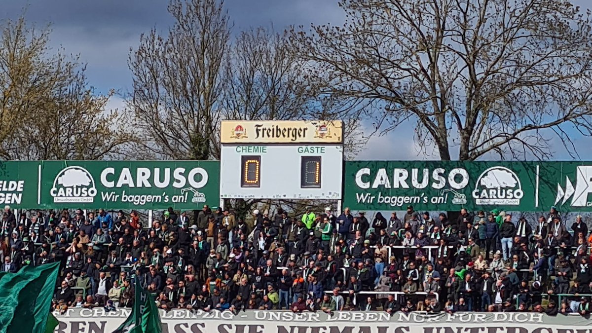 1fclokleipzig's tweet photo. Halbzeit in Leutzsch. Lok führt zur Pause. Wieder ist es Laurin von Piechowski der nach einen Freistoss die Lokfans jubeln lässt.
Das sieht doch sehr gut aus. Weiter so in der zweiten Halbzeit Jungs…
45’ | 0:1
#BSGLOK #fußballpur #lokleipzig https://t.co/HeKmMS3AKz