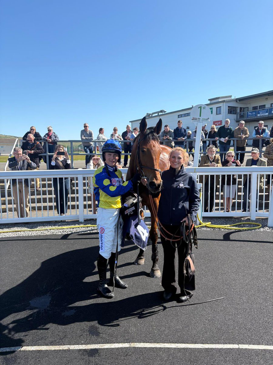 Tutti Quanti wins impressively <a href="/FfosLasRC/">Ffos Las Racecourse</a> under a lovely ride from <a href="/gingell_freddie/">freddie gingell</a>. Congratulations to his owner Colm Donlon. Well done to Merryn who looks after him and Charlie who rides him at home. #91