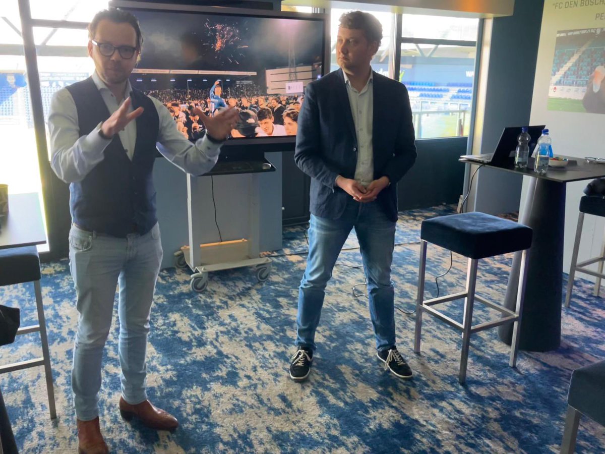 EddieAltenburg's tweet image. Zaterdag gingen 2e Kamerlid @Daandekort92 &amp;amp; @BosscheVVD langs @mijnfcdenbosch. Na een welkomswoord @PKSchuurmans &amp;amp; presentatie vd #directeur volgde letterlijk een rondje langs de velden! Mooi om te zien dat #FCDenBosch zijn maatschappelijke rol pakt met fcdenboschwerkt.nl.