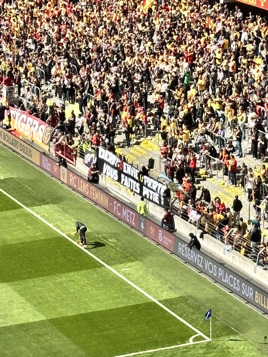 « DERBY, ENVIE, FIERTÉ, VOUS FAITES PITIÉ ! » 🥶🥶🥶

Les supporters lensois EN RAGE après la nouvelle défaite concédée dans le Derby à Lille.

#RCLASSE