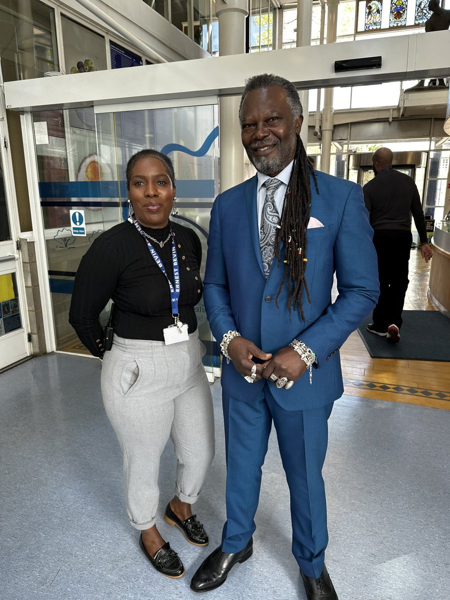MissBee35's tweet photo. I had the pleasure of welcoming Levi Roots to run a cooking workshop and a talk about entrepreneurship with our Year 10 Business students. A fantastic end of term. #EBA #EducationWithCharacter #GCSEBusiness https://t.co/P6v9dWnygc